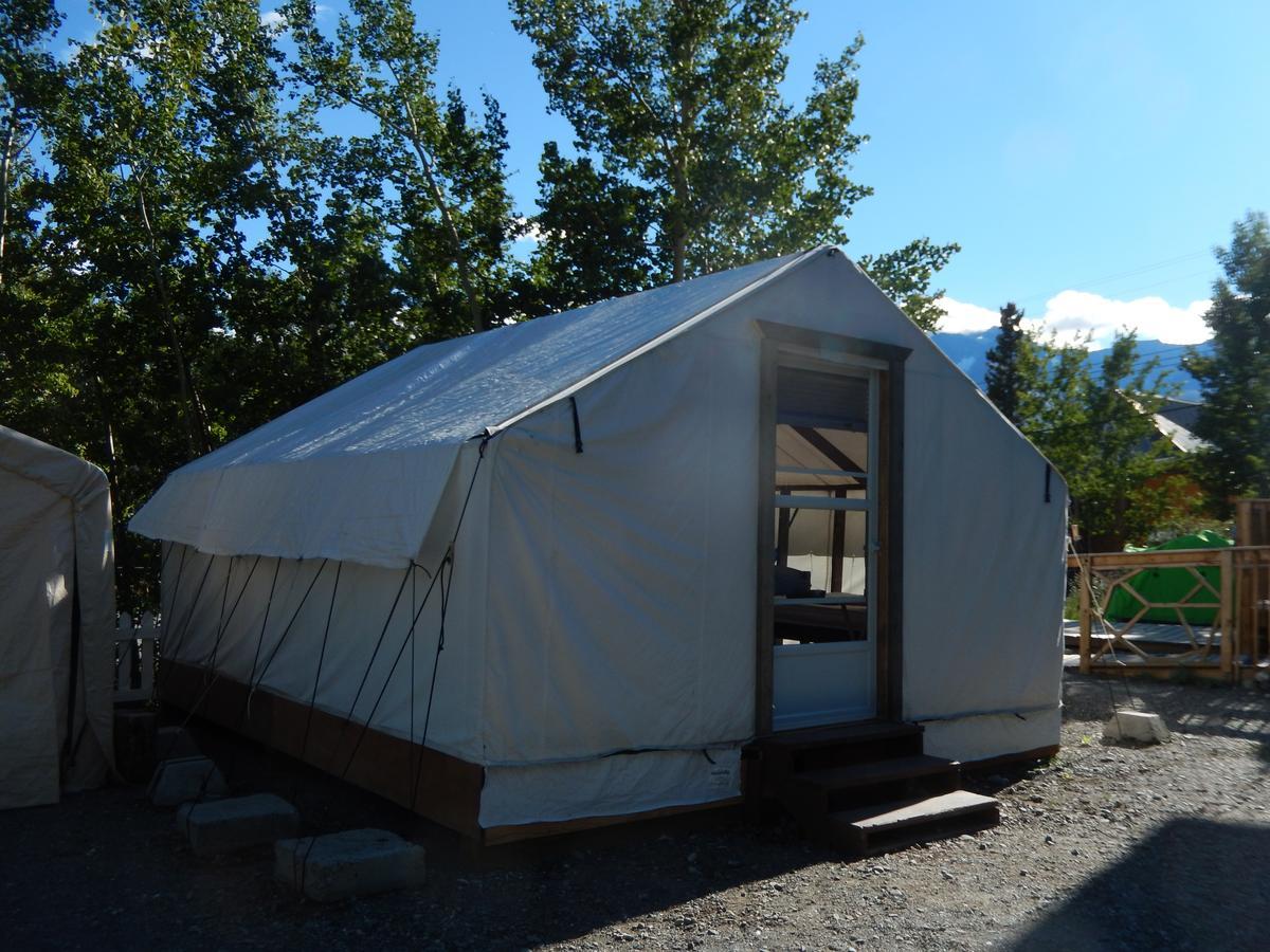 Wanderer'S Inn Backpackers Hostel Haines Junction Exterior photo